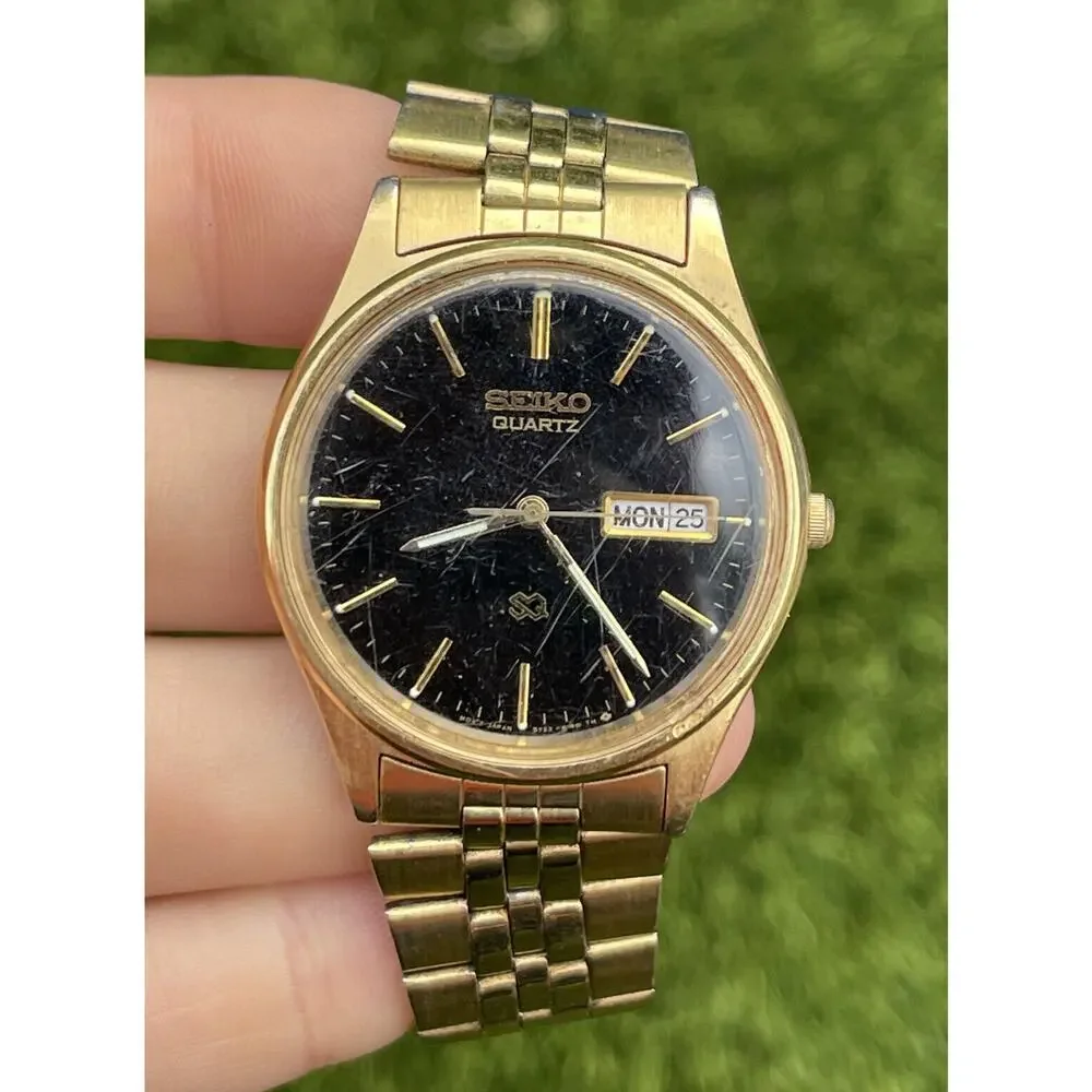 Vintage Seiko watch 5Y23-8049 Gold Tone Quartz SQ day/date Dead Battery Black